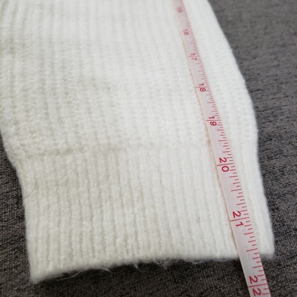 Uniqlo Size M White Mockneck Sweater - Picture 7 of 7